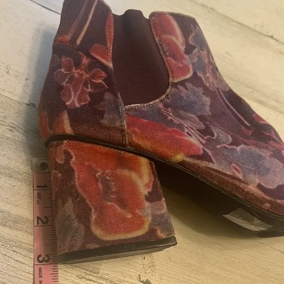 Indigo Rd.  Textile floral bootie.  Size 11