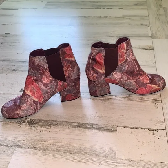 Indigo Rd.  Textile floral bootie.  Size 11