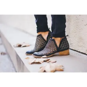 Jeffrey Campbell Taggart Open Weave Ankle Booties Black Leather Boots Size 9