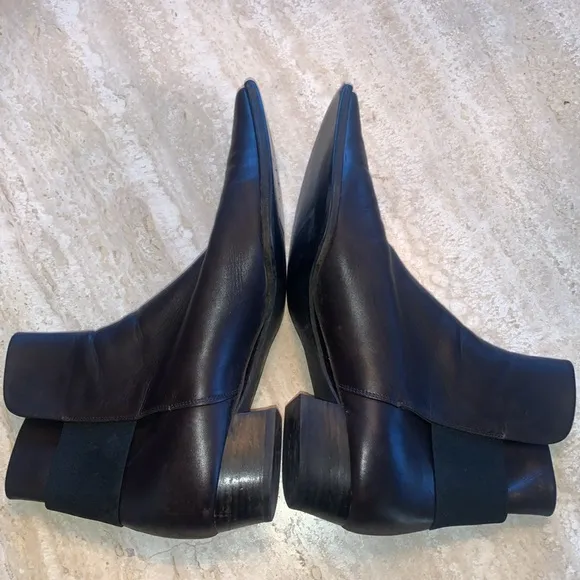 JIL SANDER brown leather ankle boots, split ankle, wide elastic @ back. 39.5 EUC