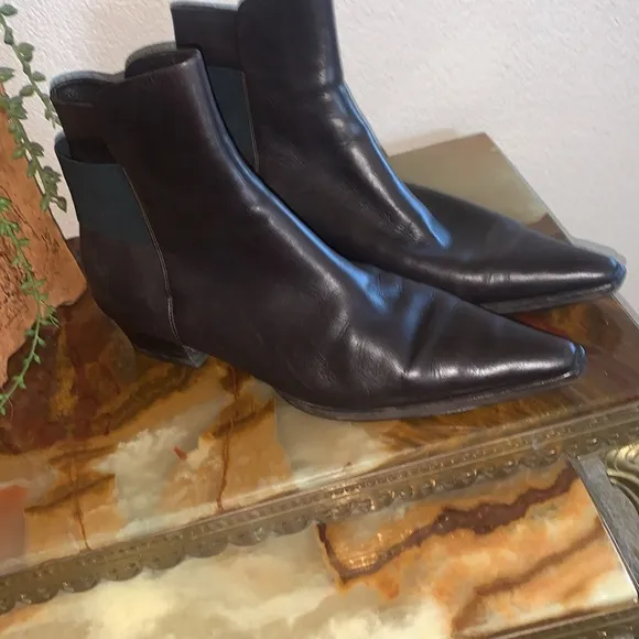 JIL SANDER brown leather ankle boots, split ankle, wide elastic @ back. 39.5 EUC
