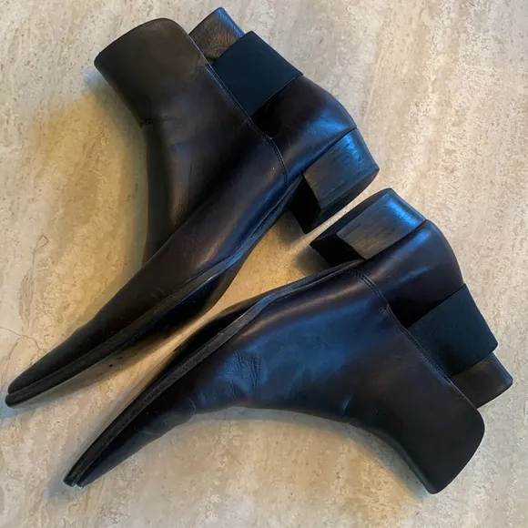 JIL SANDER brown leather ankle boots, split ankle, wide elastic @ back. 39.5 EUC