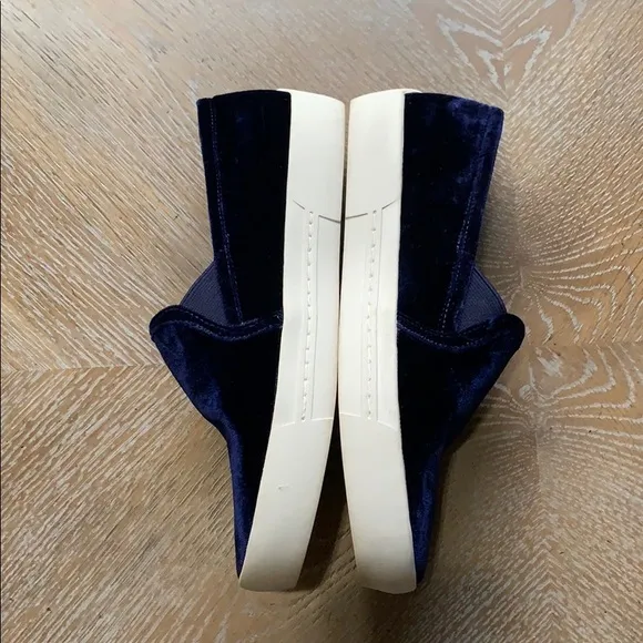 JOIE Huxley Velvet Slip-On Sneakers in Blue 5.5