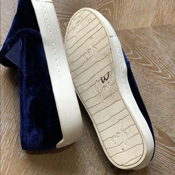 JOIE Huxley Velvet Slip-On Sneakers in Blue 5.5