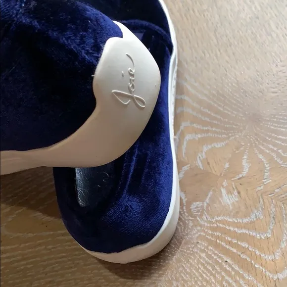 JOIE Huxley Velvet Slip-On Sneakers in Blue 5.5