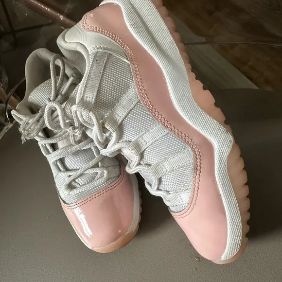 Jordan 11 Pink and White size 2.5y