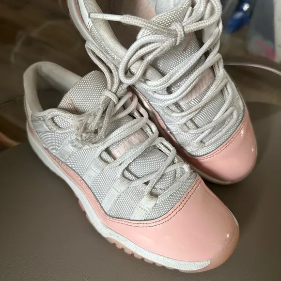 Jordan 11 Pink and White size 2.5y