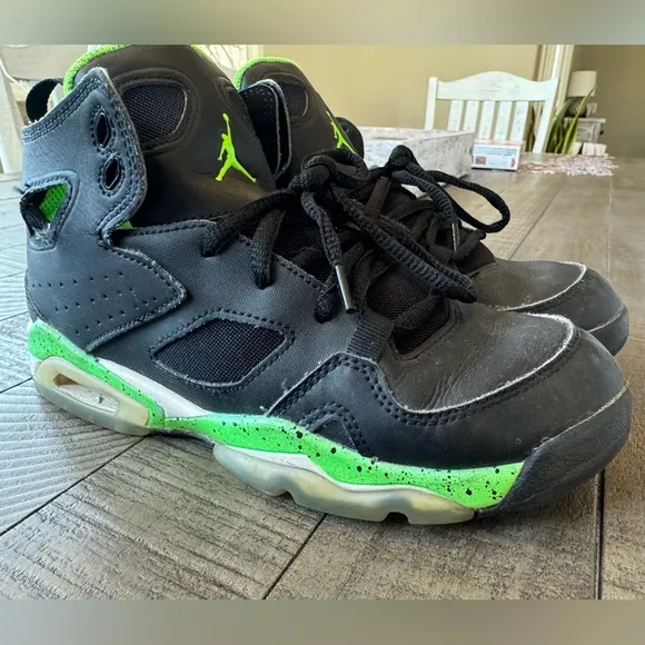 Jordan Flight Club Youth/Boy’s Retro Electric Green (Size 4Y)