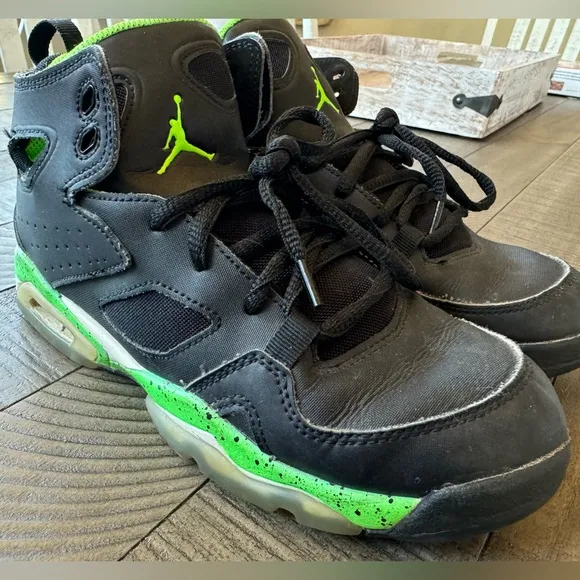 Jordan Flight Club Youth/Boy’s Retro Electric Green (Size 4Y)