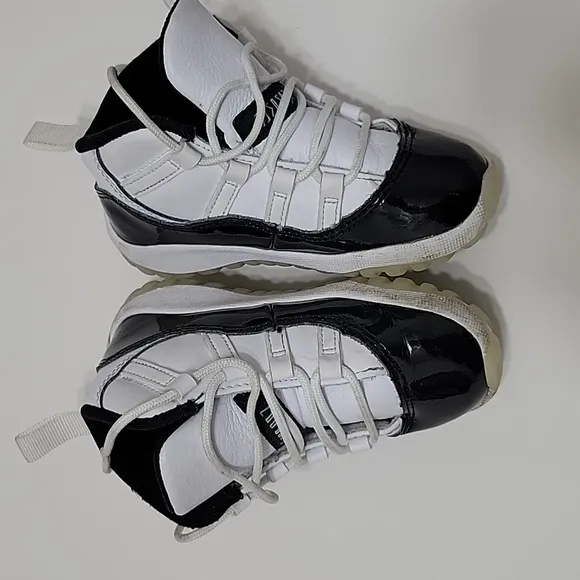 Jordan Retro 11 Concord Sneakers