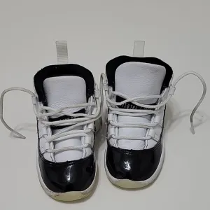 Jordan Retro 11 Concord Sneakers