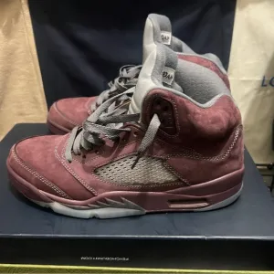 Jordan Sneakers in Burgundy and Gray