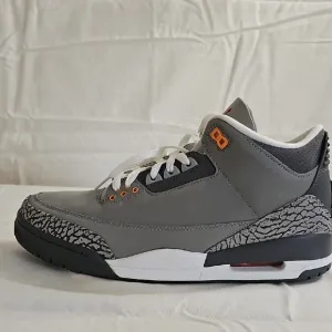 JORDON SNEAKERS