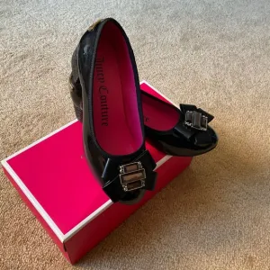Juicy Couture Girls dress shoes, size 3