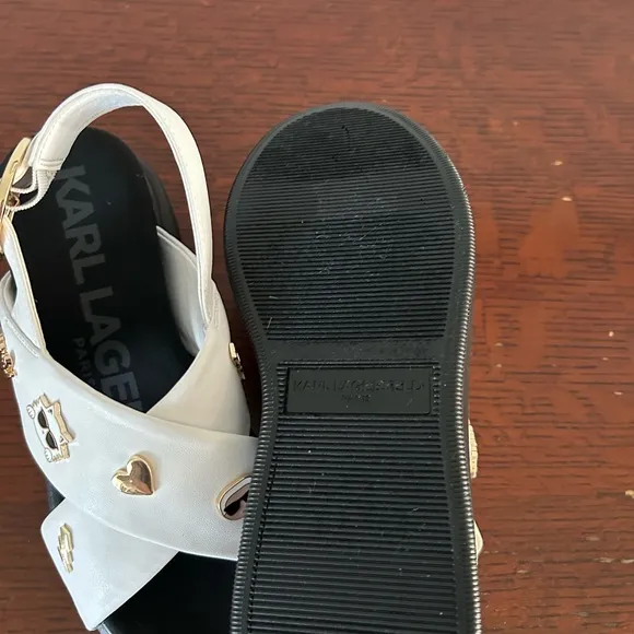 Karl Lagerfeld Paris Tilda Platform Wedge Sandal Charms Bright White 6.5 new