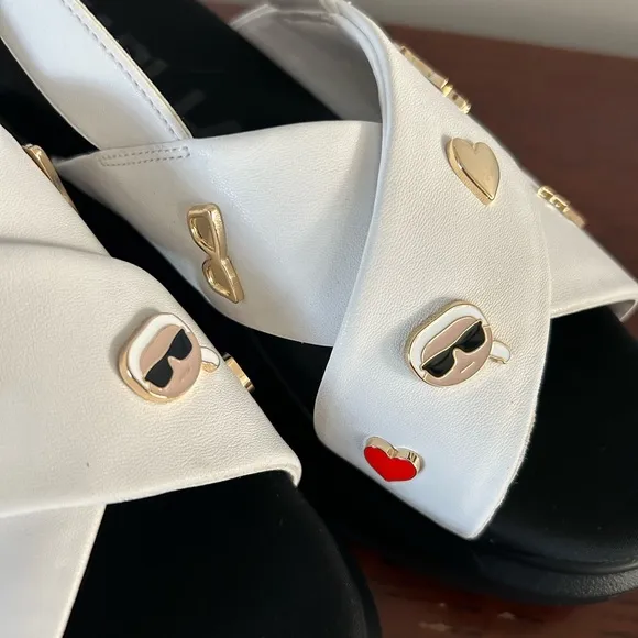Karl Lagerfeld Paris Tilda Platform Wedge Sandal Charms Bright White 6.5 new