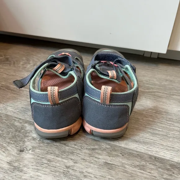 Keen Big Kids Youth Seacamp II CNX Sandals Size 5 Slate Blue with Aqua &amp; Pink