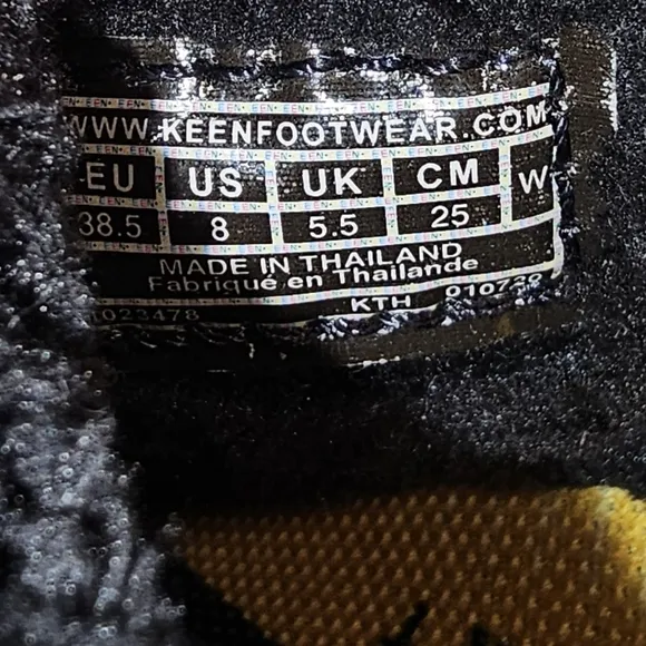 Keen Howser Slippers in a Charcoal and Black Plaid Size 38.5 Size 8