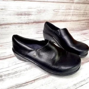 Klogs Black leather nursing shoes size 7.5 M‎