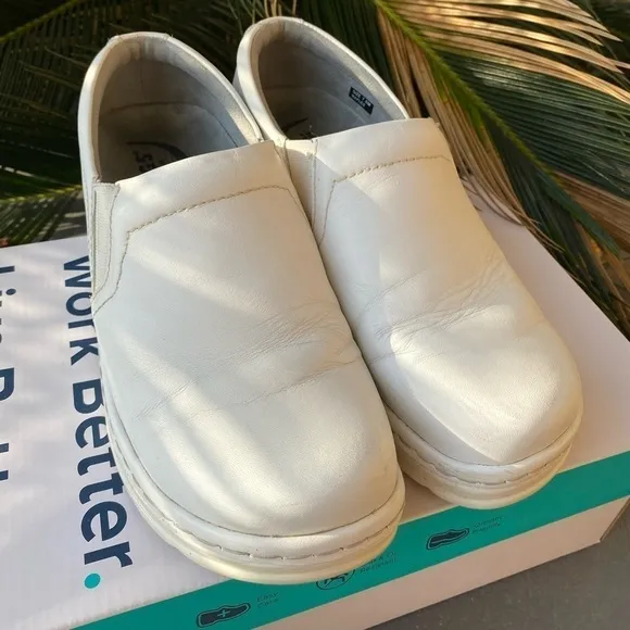 KLOGS Naples White Leather Clog Nursing Shoes Women’s size 7.5