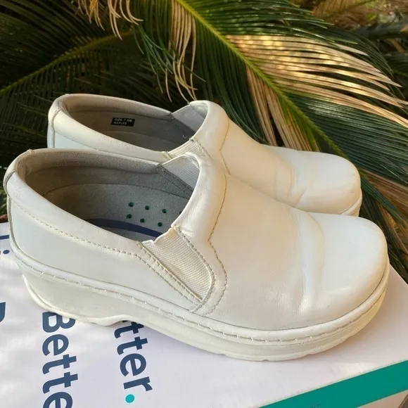 KLOGS Naples White Leather Clog Nursing Shoes Women’s size 7.5
