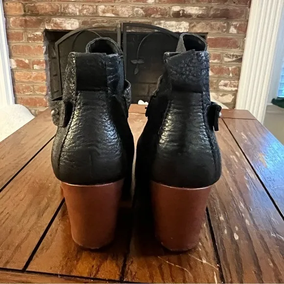 Korks Black Leather Ankle Boots - Size 8