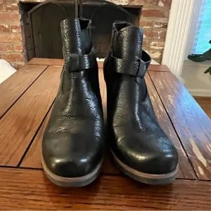 Korks Black Leather Ankle Boots - Size 8