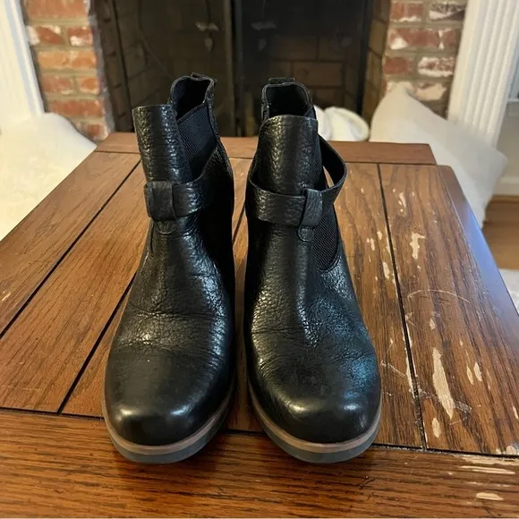 Korks Black Leather Ankle Boots - Size 8