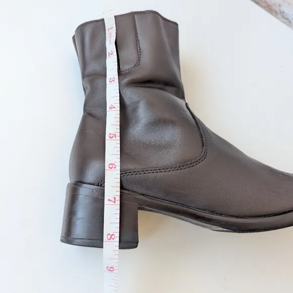 La CANADIENNE Brown Leather Boots with Square Toe