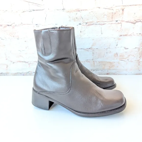 La CANADIENNE Brown Leather Boots with Square Toe