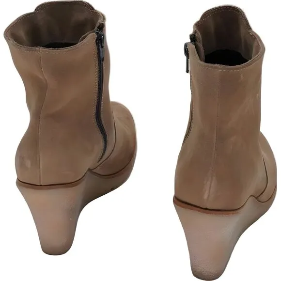 La Canadienne Krista Waterproof Leather Wedge Booties Size 7