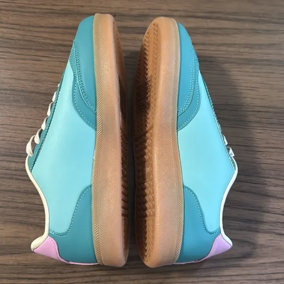 La Shiloh Women’s Stylish Teal and White Sneakers