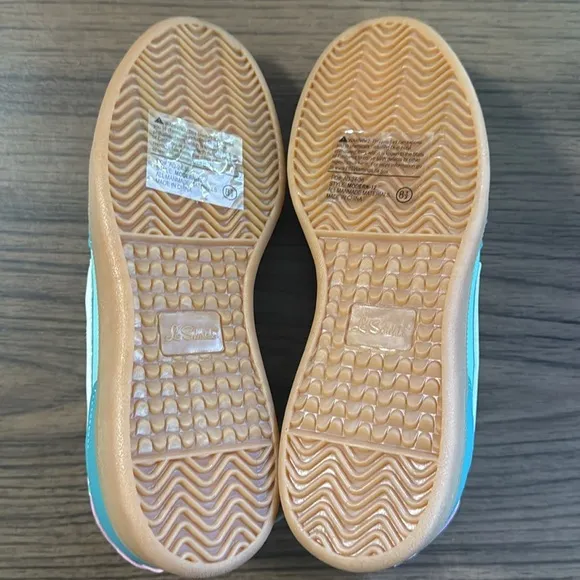 La Shiloh Women’s Stylish Teal and White Sneakers