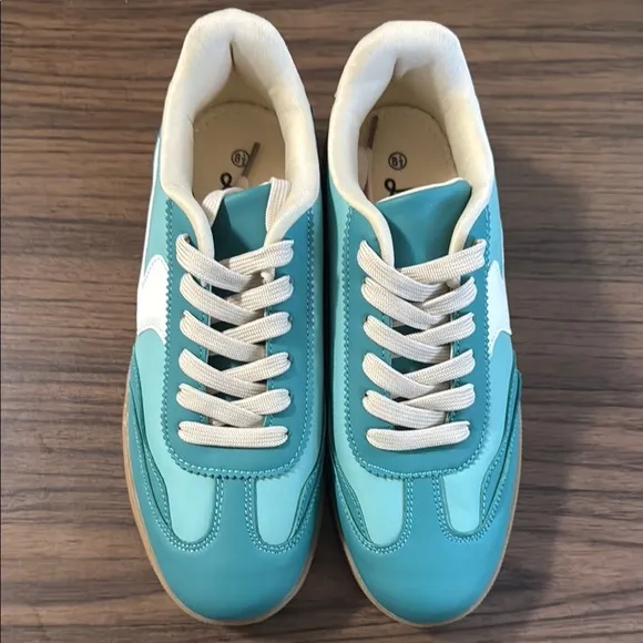 La Shiloh Women’s Stylish Teal and White Sneakers