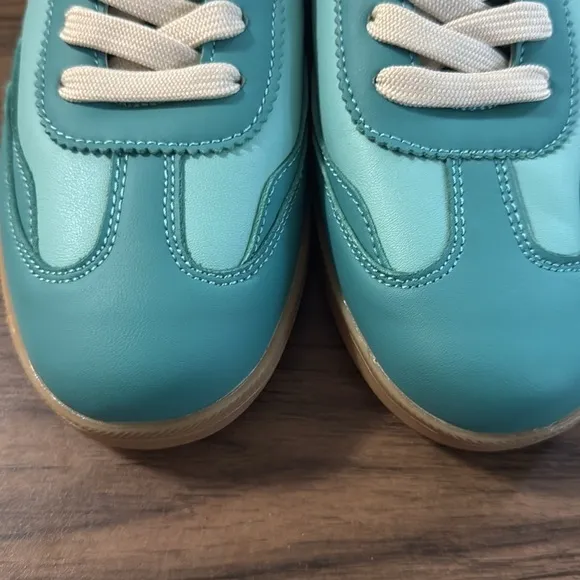 La Shiloh Women’s Stylish Teal and White Sneakers