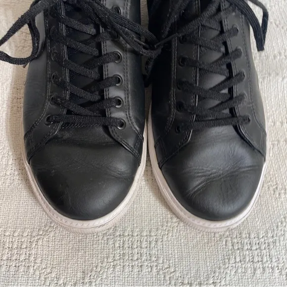 Lacoste Casual Sneakers Men’s Size 10.5 M Black Leather Lace Up Gator Comfort