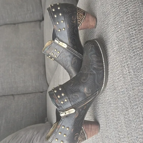 L'ARTISTE KACIELOU SHOES PAINTED LEATHER WESTERN LOOK SHOES Size 41 (10.5)