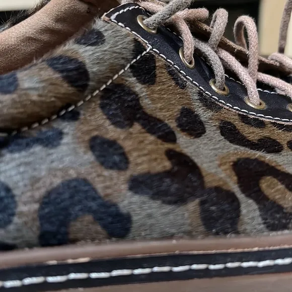 L’artiste Spring Step leopard lace up sneakers/shoes size 41 Euro/ 8 US
