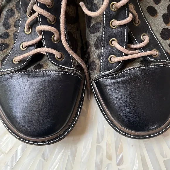 L’artiste Spring Step leopard lace up sneakers/shoes size 41 Euro/ 8 US