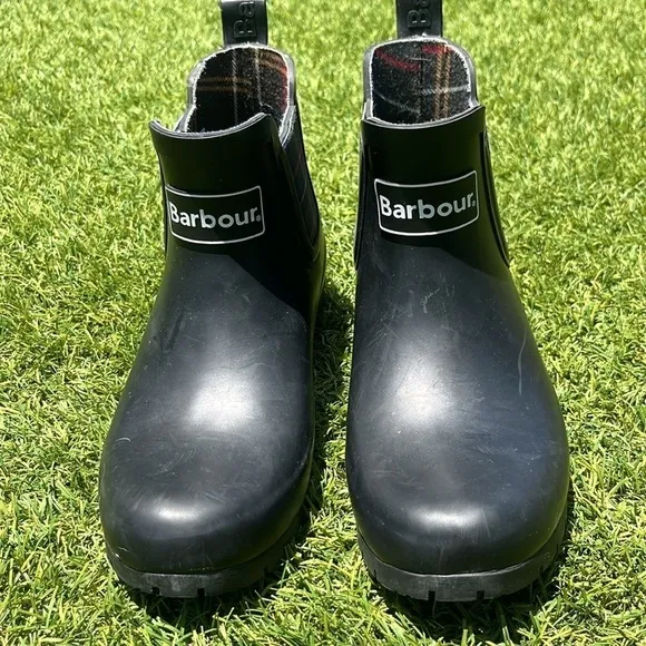 Like NEW! BARBOUR Boots