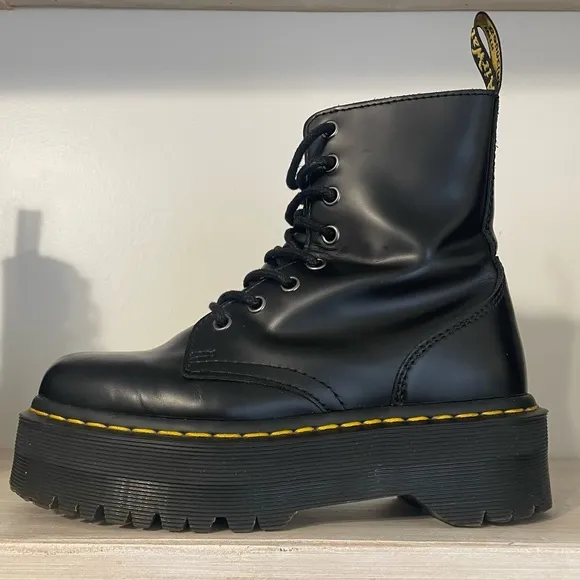 Like New Dr. Martens Jadon Smooth Leather Platform Boots Size US W 5