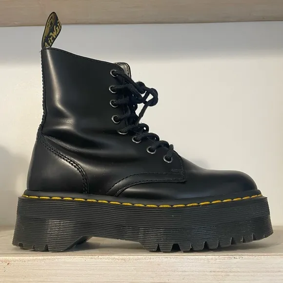 Like New Dr. Martens Jadon Smooth Leather Platform Boots Size US W 5