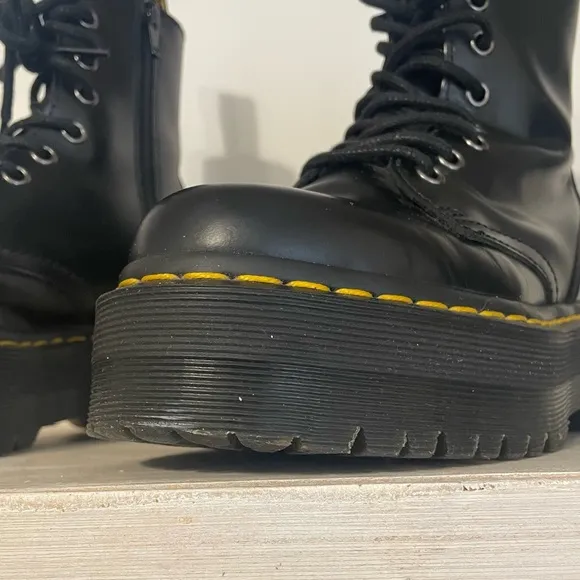 Like New Dr. Martens Jadon Smooth Leather Platform Boots Size US W 5