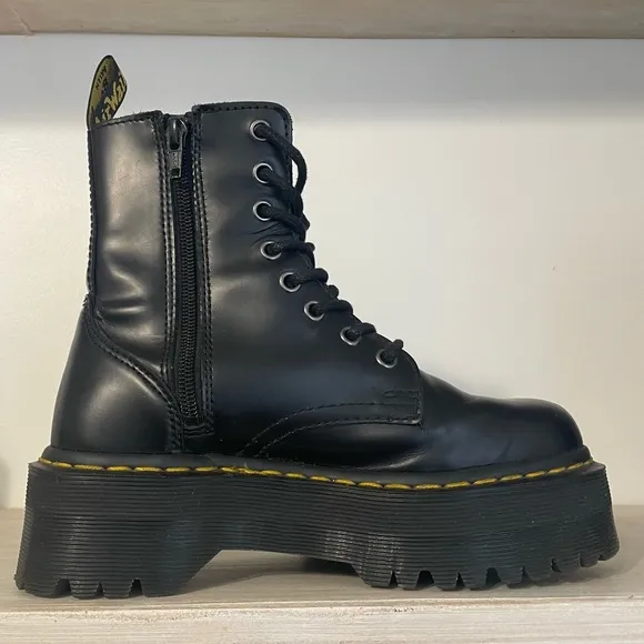 Like New Dr. Martens Jadon Smooth Leather Platform Boots Size US W 5