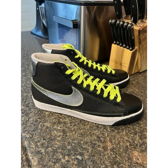 Like New Nike Blazer Mid 318642-002 Black/Metallic Silver