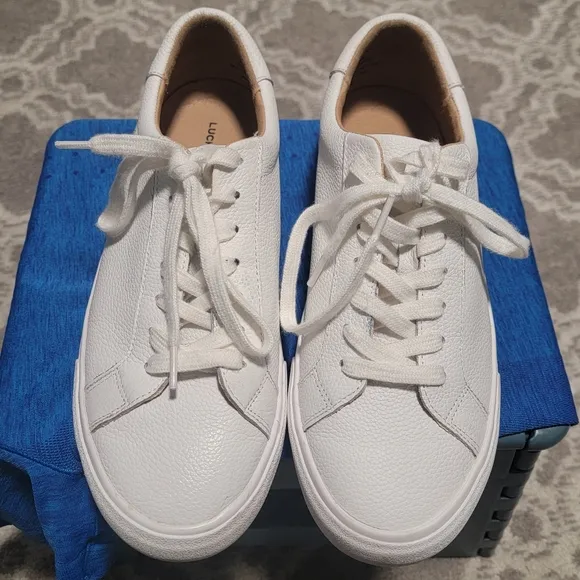 LUCKY BRAND 9 White Leather Sneakers