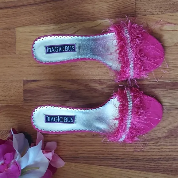 Magic Bus Hollywood Rhinestone &amp; Pink Suede Slipper Mules w/ Yarn Detail Size 7