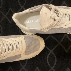 Mallet Cream and Gray Sneakers