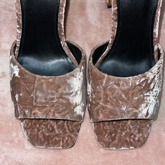 Marc Fisher Harlin Light Pink Crushed Velvet Ankle Strap Sandals Size 8.5M
