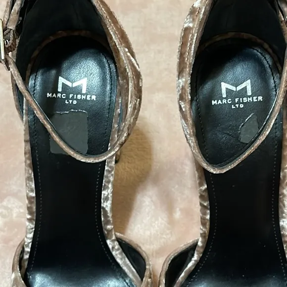 Marc Fisher Harlin Light Pink Crushed Velvet Ankle Strap Sandals Size 8.5M